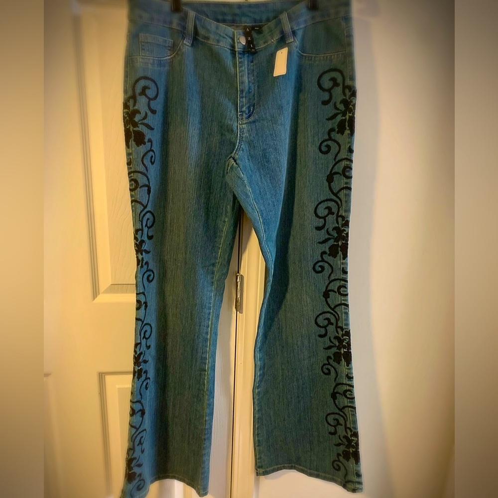 A.Z.I Womans Jeans Size 14W| Color: Blue | Embroidered-Great Condition|